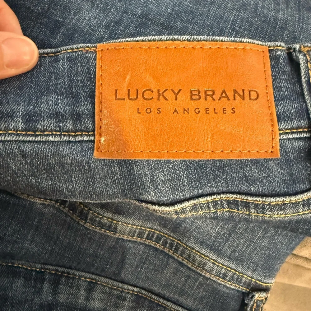 Lucky Brand 410 Athletic Straight Leg Jeans - Picture 7 of 7